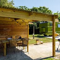 The Showman s Carriage King Bed Close to Beach