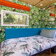 The Showman s Carriage King Bed Close to Beach