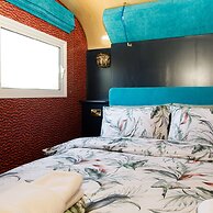 The Showman s Carriage King Bed Close to Beach