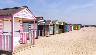 The Showman s Carriage King Bed Close to Beach