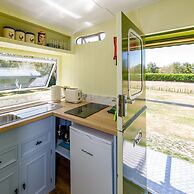 The Showman s Carriage King Bed Close to Beach