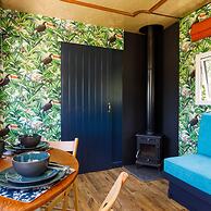 The Showman s Carriage King Bed Close to Beach