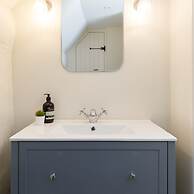 Luxury Cottage Conversion Close to Beaches