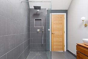 Luxury Cottage Conversion Close to Beaches