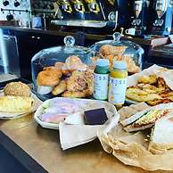 Charming Bolthole 400m to Beach