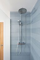 Charming Bolthole 400m to Beach