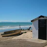 Charming Bolthole 400m to Beach