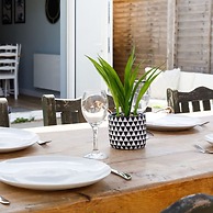 Charming Bolthole 400m to Beach