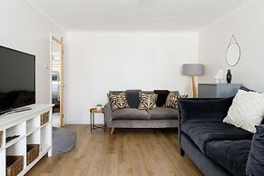 Charming Bolthole 400m to Beach