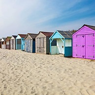 Charming Bolthole 400m to Beach