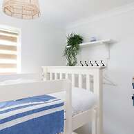 Charming Bolthole 400m to Beach