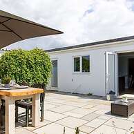 Charming Bolthole 400m to Beach