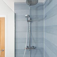 Charming Bolthole 400m to Beach