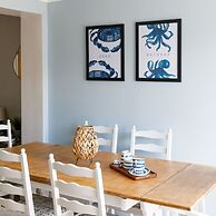 Charming Bolthole 400m to Beach