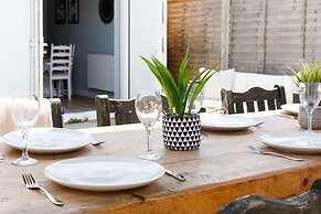 Charming Bolthole 400m to Beach