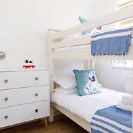 Charming Bolthole 400m to Beach