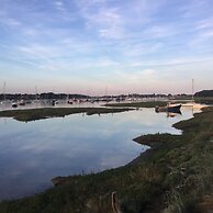 Amazing 5 BR Country Home Pool Gym Yoga Studio