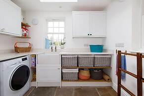 Amazing 5 BR Country Home Pool Gym Yoga Studio