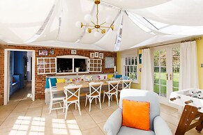 Amazing 5 BR Country Home Pool Gym Yoga Studio