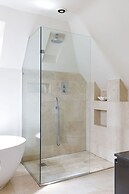 Amazing 5 BR Country Home Pool Gym Yoga Studio