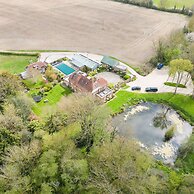 Amazing 5 BR Country Home Pool Gym Yoga Studio