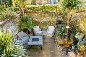 Terraced Townhouse Close to City Centre