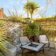 Terraced Townhouse Close to City Centre