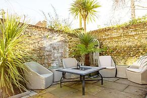 Terraced Townhouse Close to City Centre