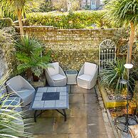 Terraced Townhouse Close to City Centre