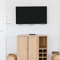 Mariners Stylish Beachside Getaway With Sea Views