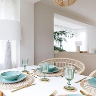 Mariners Stylish Beachside Getaway With Sea Views