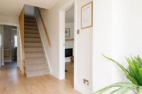 Mariners Stylish Beachside Getaway With Sea Views