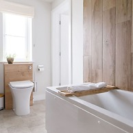 Mariners Stylish Beachside Getaway With Sea Views