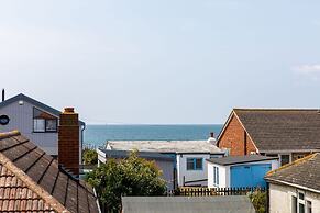 Mariners Stylish Beachside Getaway With Sea Views