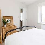 Mariners Stylish Beachside Getaway With Sea Views