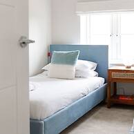 Mariners Stylish Beachside Getaway With Sea Views