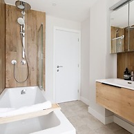 Mariners Stylish Beachside Getaway With Sea Views