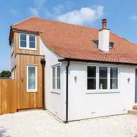 Mariners Stylish Beachside Getaway With Sea Views