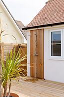 Mariners Stylish Beachside Getaway With Sea Views