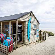 Mariners Stylish Beachside Getaway With Sea Views