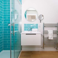 Mariners Stylish Beachside Getaway With Sea Views