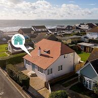 Mariners Stylish Beachside Getaway With Sea Views