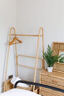 Mariners Stylish Beachside Getaway With Sea Views