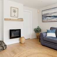 Mariners Stylish Beachside Getaway With Sea Views