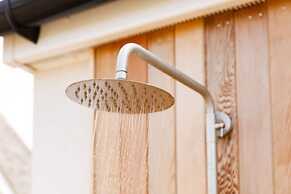 Mariners Stylish Beachside Getaway With Sea Views