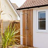 Mariners Stylish Beachside Getaway With Sea Views