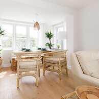 Mariners Stylish Beachside Getaway With Sea Views