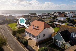 Mariners Stylish Beachside Getaway With Sea Views