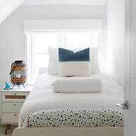 Mariners Stylish Beachside Getaway With Sea Views