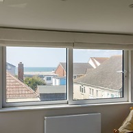 Mariners Stylish Beachside Getaway With Sea Views